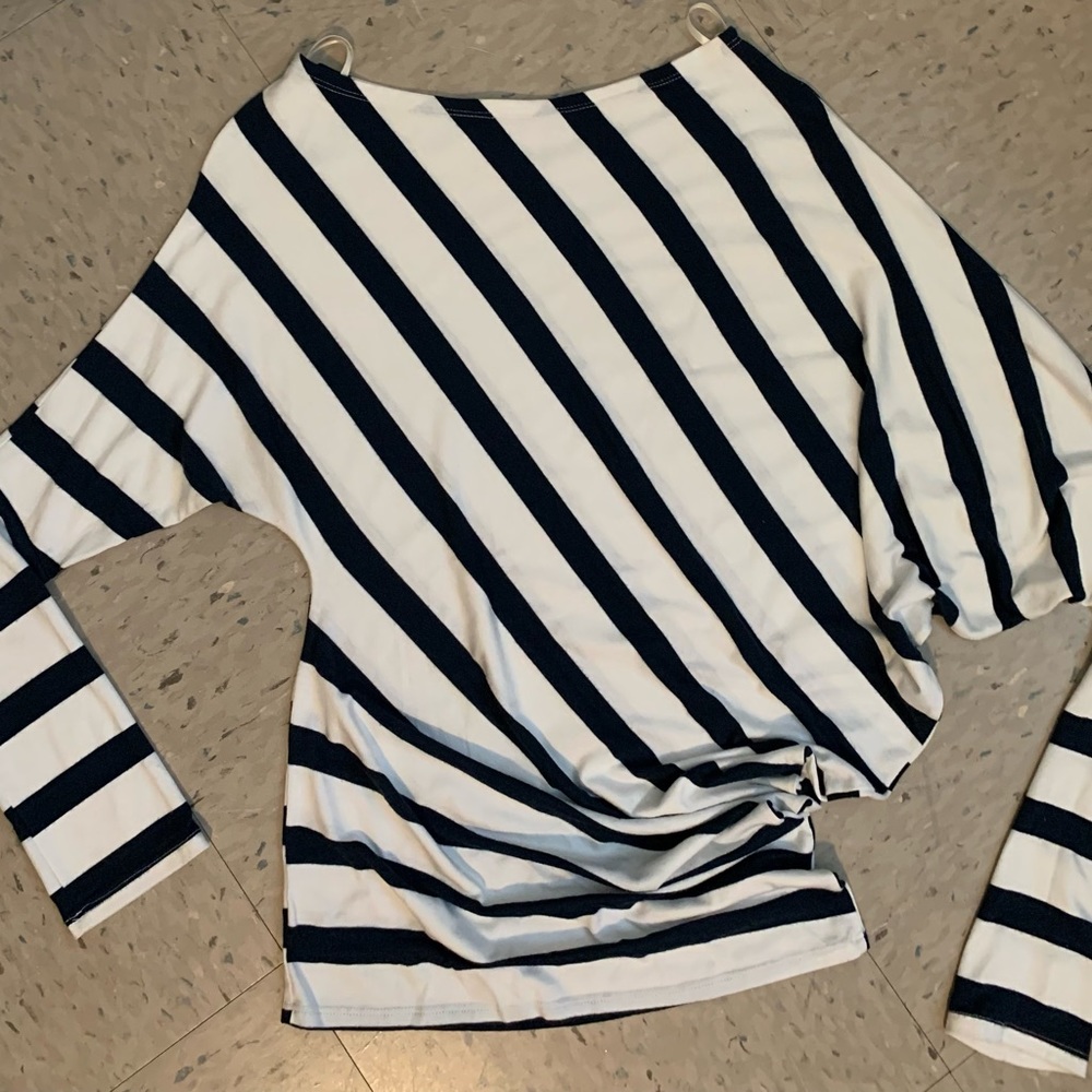 Arden B | Size: Small | Long sleeves. Color: Navy blue & ivory
